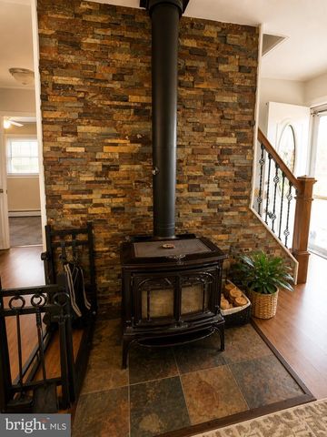 39 VERMILLION LN, Levittown, PA 19054