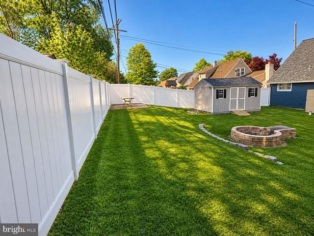39 VERMILLION LN, Levittown, PA 19054
