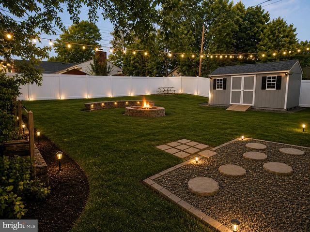 39 VERMILLION LN, Levittown, PA 19054