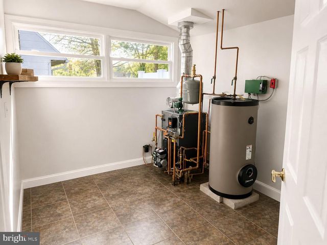 39 VERMILLION LN, Levittown, PA 19054