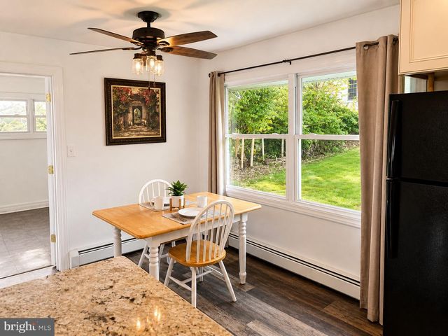 39 VERMILLION LN, Levittown, PA 19054