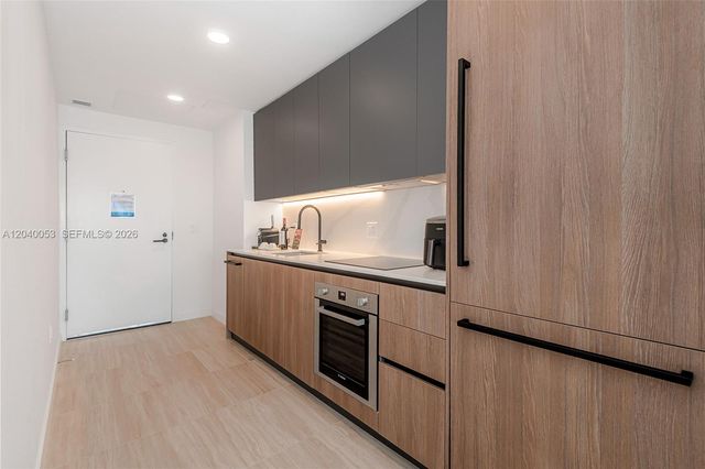 580 72nd St 1008, Miami Beach, FL 33141