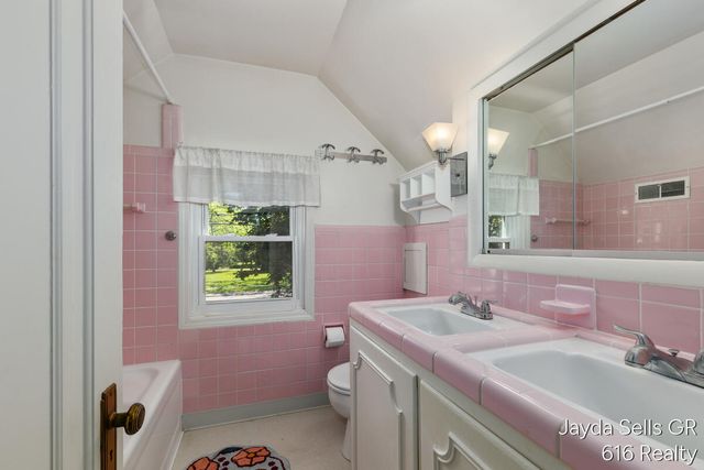 1853 Leonard Street Nw, City Of Grand Rapids, MI 49504