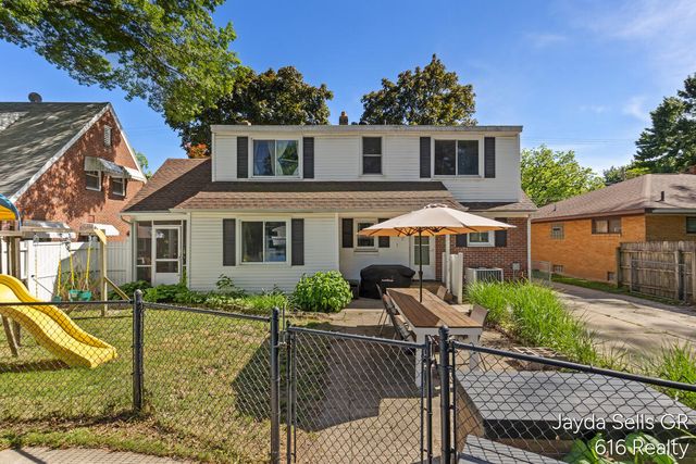 1853 Leonard Street Nw, City Of Grand Rapids, MI 49504