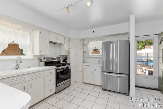 1853 Leonard Street Nw, City Of Grand Rapids, MI 49504