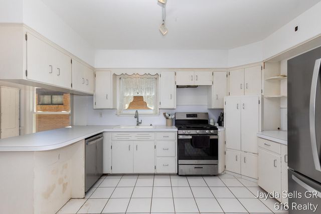 1853 Leonard Street Nw, City Of Grand Rapids, MI 49504