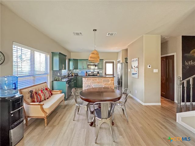 1009 Eagle Flight Drive, Canyon Lake, TX 78133