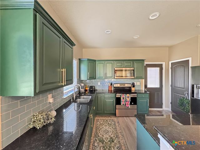 1009 Eagle Flight Drive, Canyon Lake, TX 78133