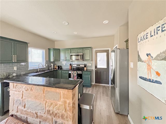 1009 Eagle Flight Drive, Canyon Lake, TX 78133