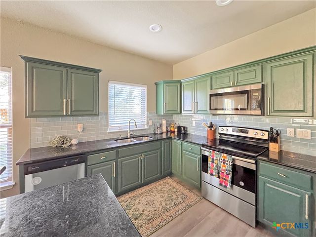 1009 Eagle Flight Drive, Canyon Lake, TX 78133