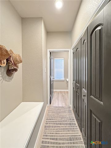 1009 Eagle Flight Drive, Canyon Lake, TX 78133