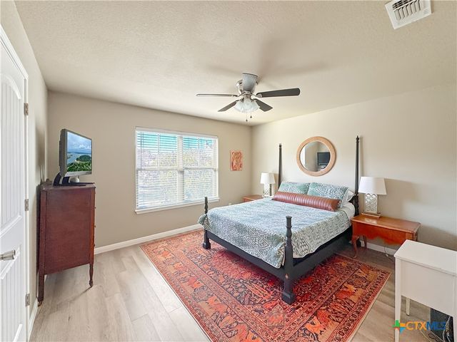 1009 Eagle Flight Drive, Canyon Lake, TX 78133