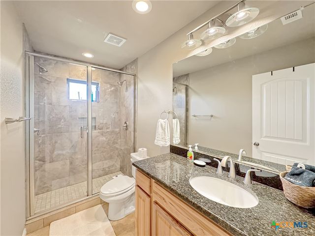 1009 Eagle Flight Drive, Canyon Lake, TX 78133