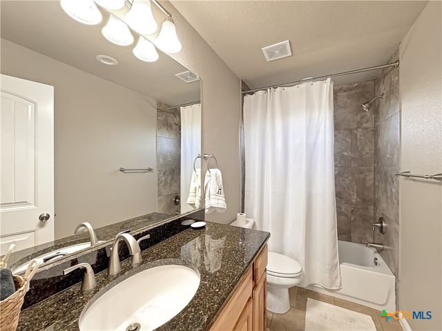 1009 Eagle Flight Drive, Canyon Lake, TX 78133