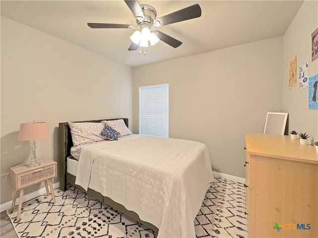 1009 Eagle Flight Drive, Canyon Lake, TX 78133