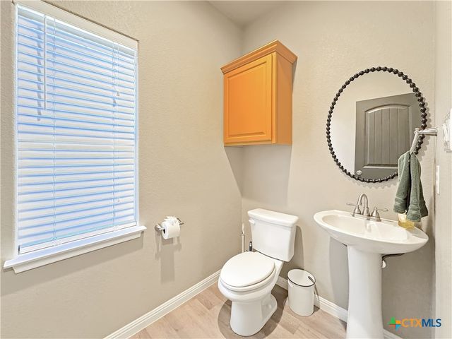 1009 Eagle Flight Drive, Canyon Lake, TX 78133