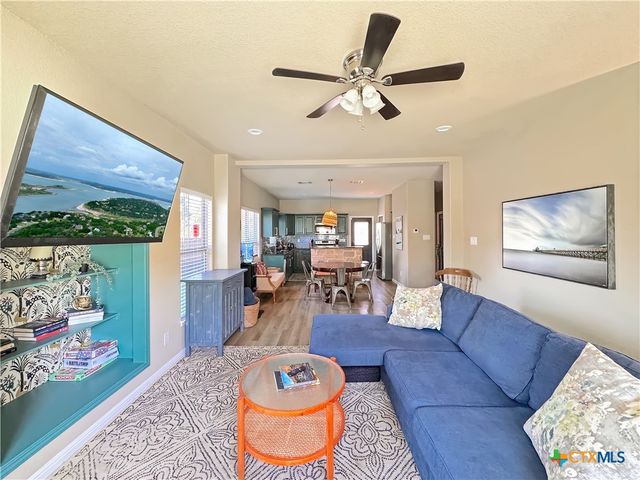 1009 Eagle Flight Drive, Canyon Lake, TX 78133