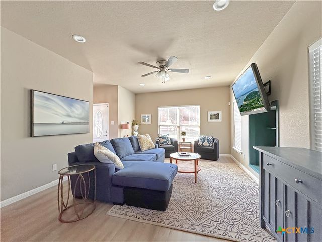 1009 Eagle Flight Drive, Canyon Lake, TX 78133