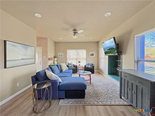 1009 Eagle Flight Drive, Canyon Lake, TX 78133