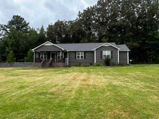 186 KING RD, Selmer, TN 38375