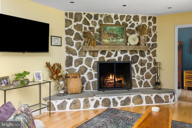 95 HOLMES MILL RD, Cream Ridge, NJ 08514
