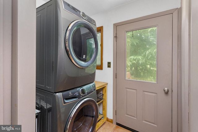 95 HOLMES MILL RD, Cream Ridge, NJ 08514