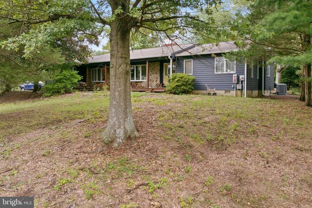 95 HOLMES MILL RD, Cream Ridge, NJ 08514