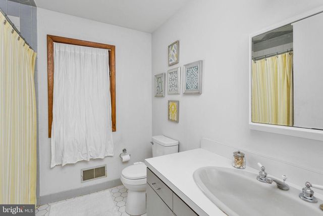 95 HOLMES MILL RD, Cream Ridge, NJ 08514