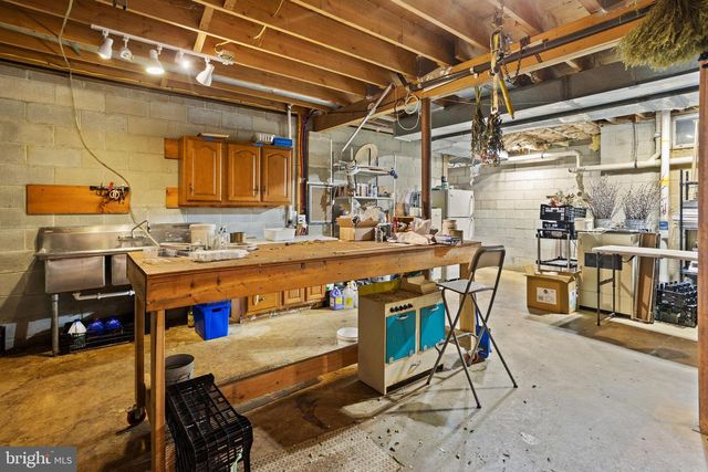 95 HOLMES MILL RD, Cream Ridge, NJ 08514