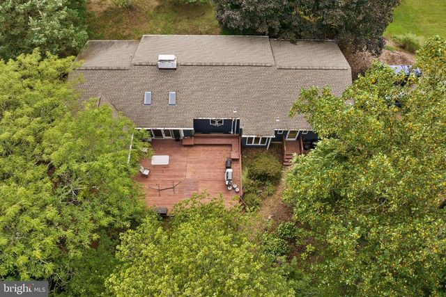 95 HOLMES MILL RD, Cream Ridge, NJ 08514