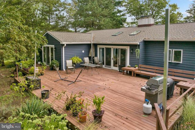 95 HOLMES MILL RD, Cream Ridge, NJ 08514