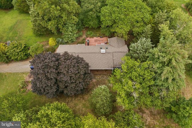 95 HOLMES MILL RD, Cream Ridge, NJ 08514