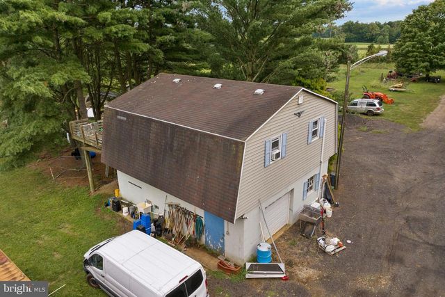 95 HOLMES MILL RD, Cream Ridge, NJ 08514