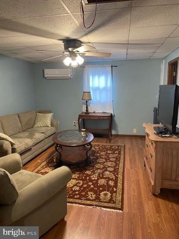 95 HOLMES MILL RD, Cream Ridge, NJ 08514