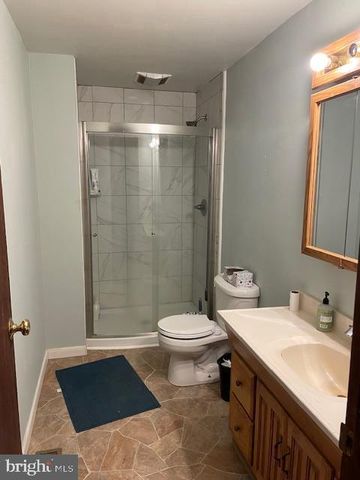 95 HOLMES MILL RD, Cream Ridge, NJ 08514