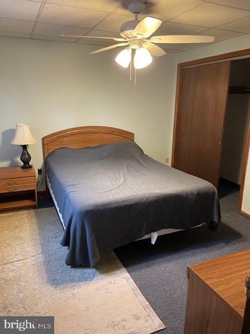 95 HOLMES MILL RD, Cream Ridge, NJ 08514