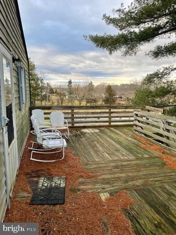 95 HOLMES MILL RD, Cream Ridge, NJ 08514