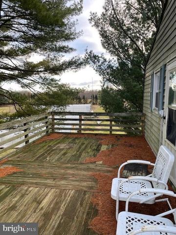 95 HOLMES MILL RD, Cream Ridge, NJ 08514