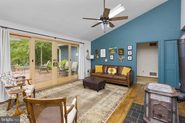 95 HOLMES MILL RD, Cream Ridge, NJ 08514