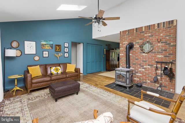 95 HOLMES MILL RD, Cream Ridge, NJ 08514