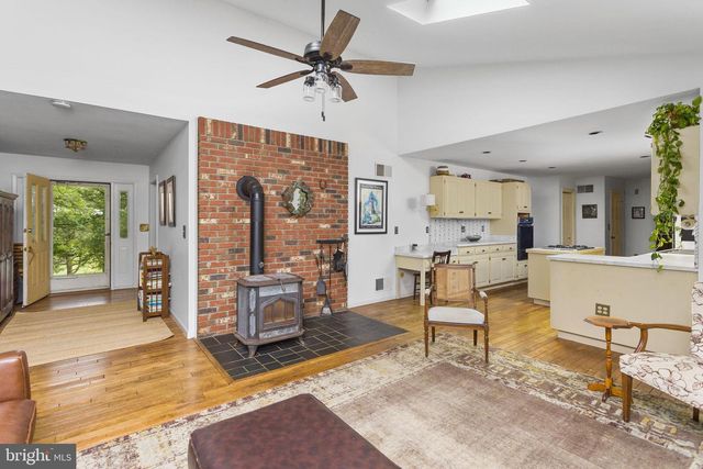 95 HOLMES MILL RD, Cream Ridge, NJ 08514