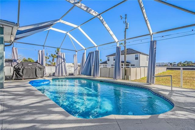 1422 NE 9th TER, Cape Coral, FL 33909