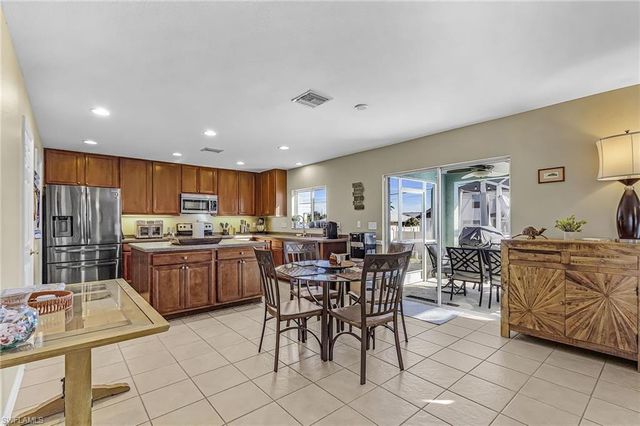 1422 NE 9th TER, Cape Coral, FL 33909