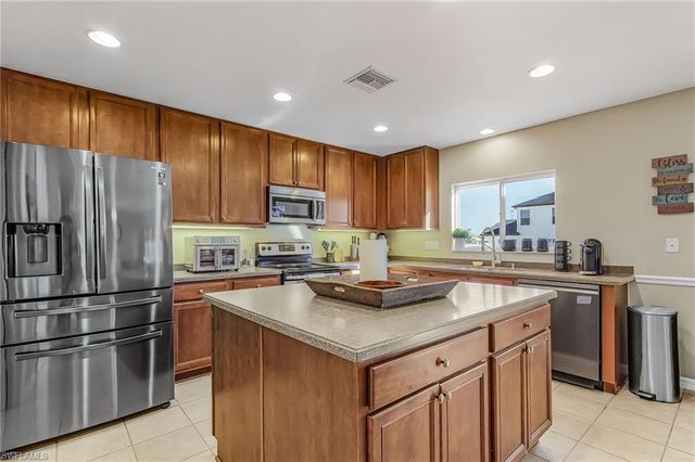 1422 NE 9th TER, Cape Coral, FL 33909