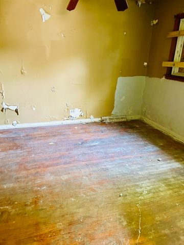 8219 S Muskegon Avenue, Chicago, IL 60617