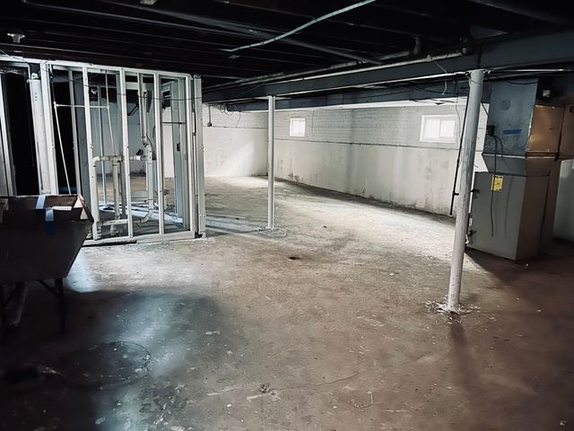 8219 S Muskegon Avenue, Chicago, IL 60617