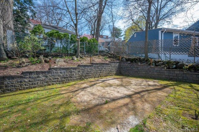 8 Arthur Street, Yonkers, NY 10701