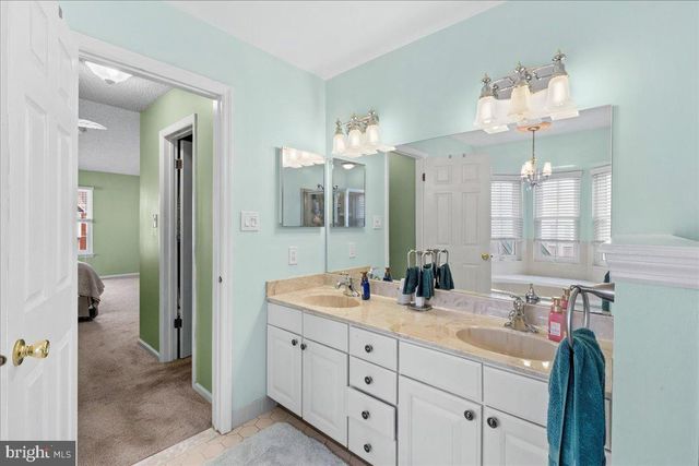 19 AUGUSTA LN, Blackwood, NJ 08012