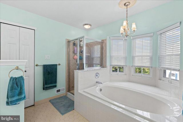 19 AUGUSTA LN, Blackwood, NJ 08012