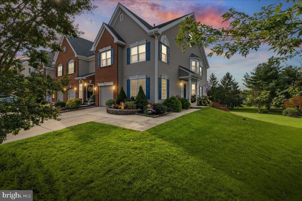 19 AUGUSTA LN, Blackwood, NJ 08012